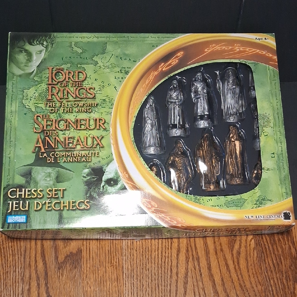 VINTAGE Lord of the Rings: Fellowship of the Ring Chess Set (2002)